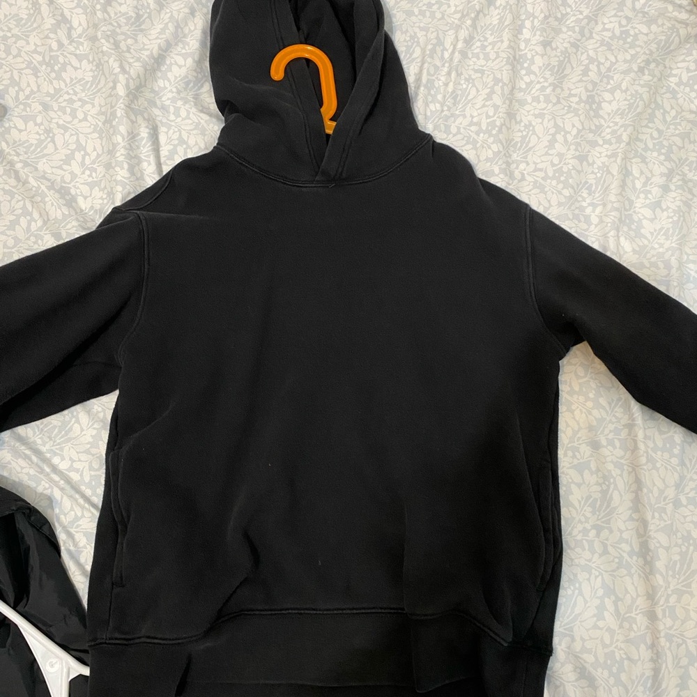 uniqlo black hoodie